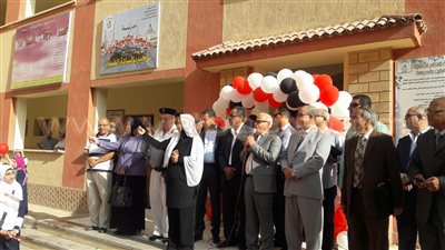 محافظ بورسعيد: تخصيص سيارات لنقل المعلمين والطلاب إلى المدارس