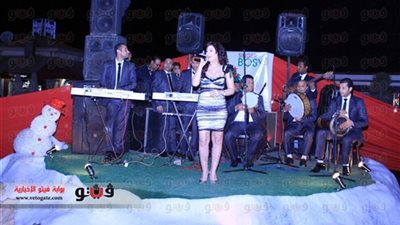 محمد عبد المنعم يغازل «بوسي» أمام جمهورها