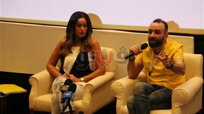 هند صبري وعمرو سلامة في ندوة «طيارة» بمهرجان الجونة