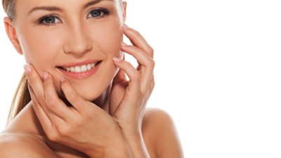 «ماسك اللبن والفراولة» لبشرة أكثر نضارة ونقاء