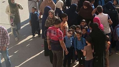 تعطل الدراسة في مدرستين بدمياط.. واحدة بدون سور وأخرى «مفيش تخت»