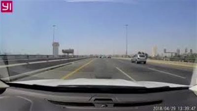 حادث تصادم مروع بين سيارتين بجدة (فيديو)