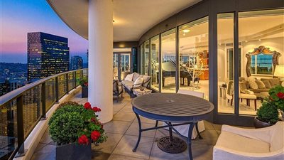 منزل بطلة «فيفتى شيدز» للبيع بـ11.5 مليون دولار (صور)