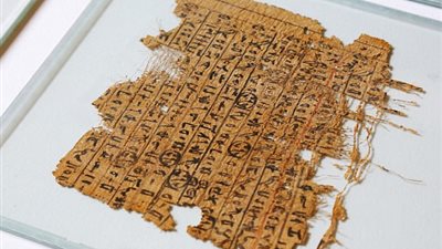 بالصور.. بردية قديمة تكشف السر العظيم لكيفية بناء الأهرامات