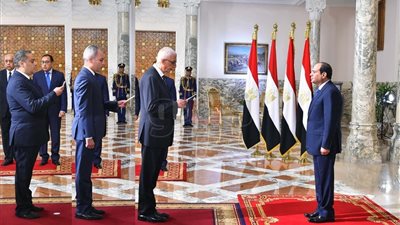السيسي يشهد أداء المحافظين ونوابهم اليمين الدستورية.. 3 نواب لوزراء الصحة والنقل والخارجية.. تعيين شريف سيف الدين رئيسا لهيئة الرقابة الإدارية.. ومكافحة الفساد وتلبية مطالب المواطنين «أبرز التكلي
