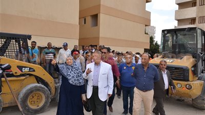 بالفيديو.. محافظ الإسماعيلية يتابع تركيب العدادات الكودية لـ480 شقة