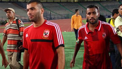 «متعب» و«عاشور» ينهيان مران الأهلي بالجري بدون حذاء