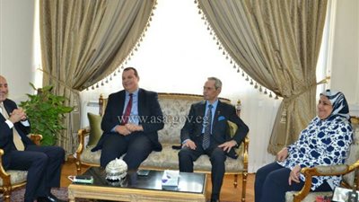 بالصور.. رئيس «المركزي للمحاسبات» يكرم فريق تنس الطاولة