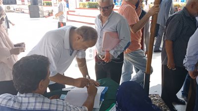 مرتضى منصور يصوت في «عمومية الزمالك»