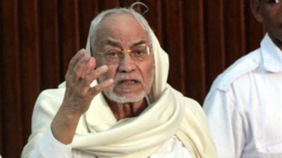 إخوان السودان تقيم صلاة الغائب على عاكف بـ«مسجد جامعة الخرطوم»