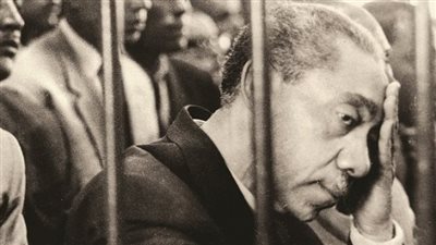 «سيد قطب» رائد فقه التكفير بالعالم.. اتهم مخالفيه بالردة.. كفّر مسلمي القرون الأولى.. اعتبر من لم يحكم بالإسلام كافرًا وينتمي للجاهلية.. مهد الأرض للجماعة.. وباحثون: تخطى الخوارج في التطرف و