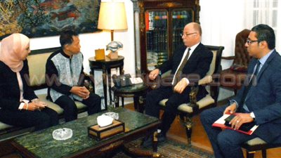 وزير الثقافة يلتقي وفدا من الفلبين لبحث سبل التعاون بين البلدين