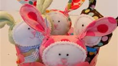 5 نصائح تحمي طفلك من مخاطر اللعب بـ«الدباديب»