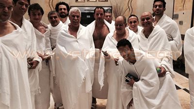 بالصور.. بعثة المقاولون تؤدي العمرة اليوم وتعود للقاهرة غدا