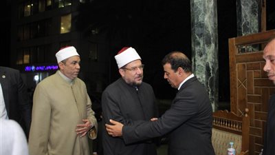 وزير الأوقاف يؤدي واجب العزاء في شقيق رئيس تحرير «فيتو»