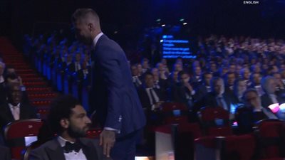 محمد صلاح يتجاهل تهنئة راموس في حفل الاتحاد الأوروبي