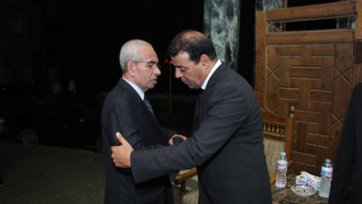 وكيل الوطنية للصحافة ورئيس حزب التجمع في عزاء شقيق عصام كامل