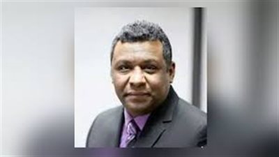 رئيس تحرير مجلة الهلال ومدير تحرير روزاليوسف في عزاء شقيق عصام كامل