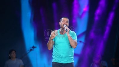 عمرو دياب يشعل حفل بورتو جولف بـ«ده لو اتساب» بحضور الآلاف (فيديو)