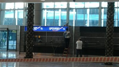 بالصور.. «إيروفلوت» الروسية تبدأ تجهيز مكتبها بمطار القاهرة