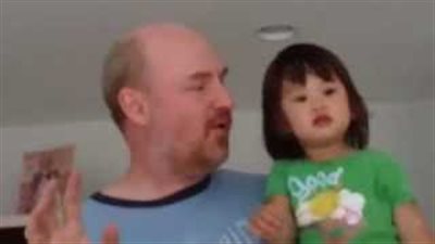 بالفيديو.. طفلة تغني أغنية لـ 