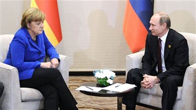 عمرو أديب عن محادثات بوتين وميركل بشأن ليبيا: كتب كتاب ودخلة | فيديو