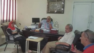 تفاصيل اجتماع وكيل القوى العاملة بالسويس بعمال «تراست للصناعات النسيجية»