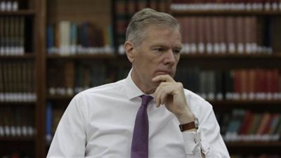 أول تعليق رسمي من بريطانيا على احتجاز سفيرها في طهران