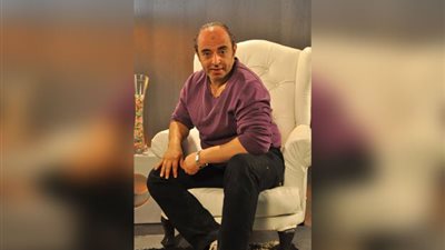 مصطفى كامل وسامح عبد العزيز في عزاء المخرج أحمد الفيشاوي