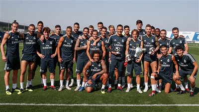 مودريتش يحتفل بجائزة أفضل لاعب في أوروبا بتدريبات مدريد