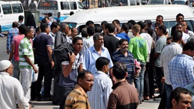 سائقو سرفيس الجيزة يعتدون على الركاب بسبب زيادة الأجرة