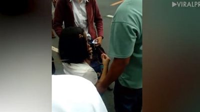 سيدة تتعرض للطعن بسيخ شواء (فيديو)