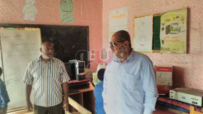 بالصور.. وكيل «تعليم مطروح» يتفقد المدارس في ثاني أيام انطلاقها