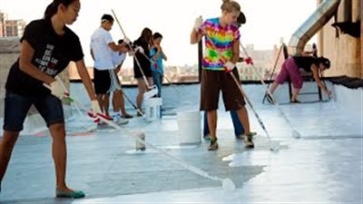 بالفيديو.. تلوين أسطح المنازل للتقليل من استهلاك «الشمس»