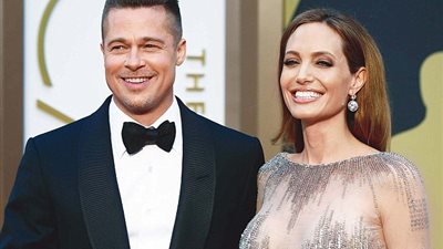 جوني ديب يواسي أنجلينا جولي بعد طلاقها من براد بيت