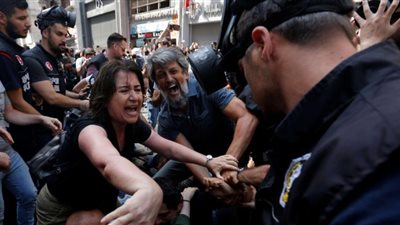 «أمهات السبت» يعلن مواصلة نضالهن ضد السلطات التركية