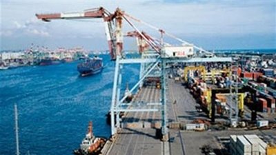 انتظام حركة السفن بميناء الإسكندرية