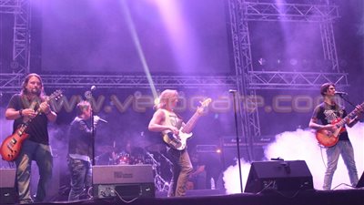 بالصور.. فرقة «rival city heights» تشعل حماس الجمهور بنادي الشمس