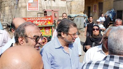 بالصور.. بعض الفنانين يؤدون صلاة الجنازة على نجل «رجاء حسين»