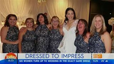 بالفيديو.. رد فعل صديقات عروس ارتدين الفستان نفسه بالصدفة