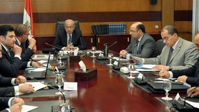 اقتصادية الحكومة تناقش مقترحات تطوير صناعة السكر