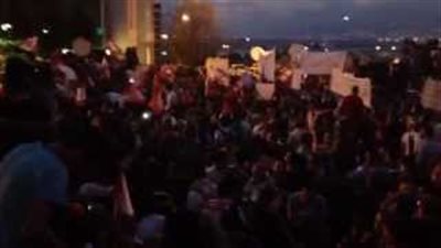 هتاف «الشعب يريد إسقاط النظام» يهز بيروت بمظاهرات لبنان