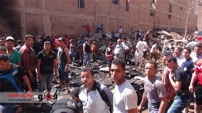 بالصور..احتراق 3 شوادر للخشب وإصابة 7 باختناق في حريق بشبين الكوم