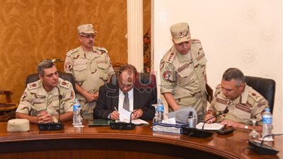 محافظ الإسكندرية يوقع بروتوكولا لشراء 1008 وحدات سكنية وتجهيزها