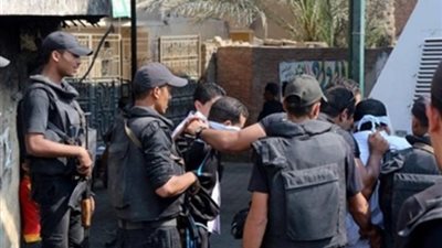 شرطة النقل تضبط هاربين من 33 حكما قضائيا بمحطة القاهرة ومسطرد