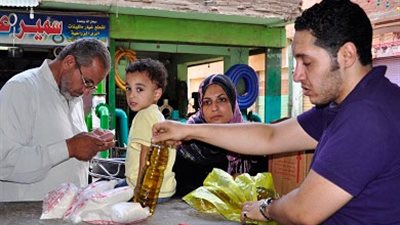 «التموين»: طرح كميات وفيرة من السكر والزيت والأرز يوميا