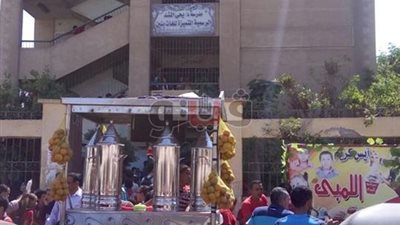 بالصور.. باعة جائلون وموقف «تكاتك» بمحيط مدارس شبرا الخيمة