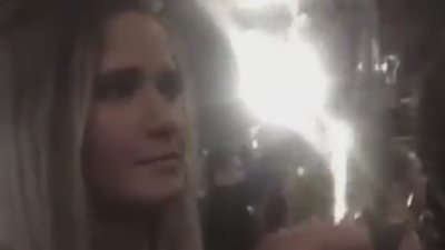 بالفيديو.. فتاة حسناء تشعل «فيس بوك» بطريقة شربها