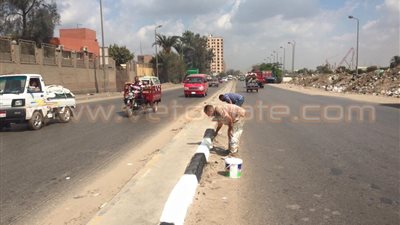بالصور.. «شرق شبرا» ينظم حملة لدهان وتجميل أجزاء من الطريق الدائري