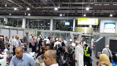 مطار القاهرة يستقبل٣ رحلات على متنها 830 حاجا فلسطينيا